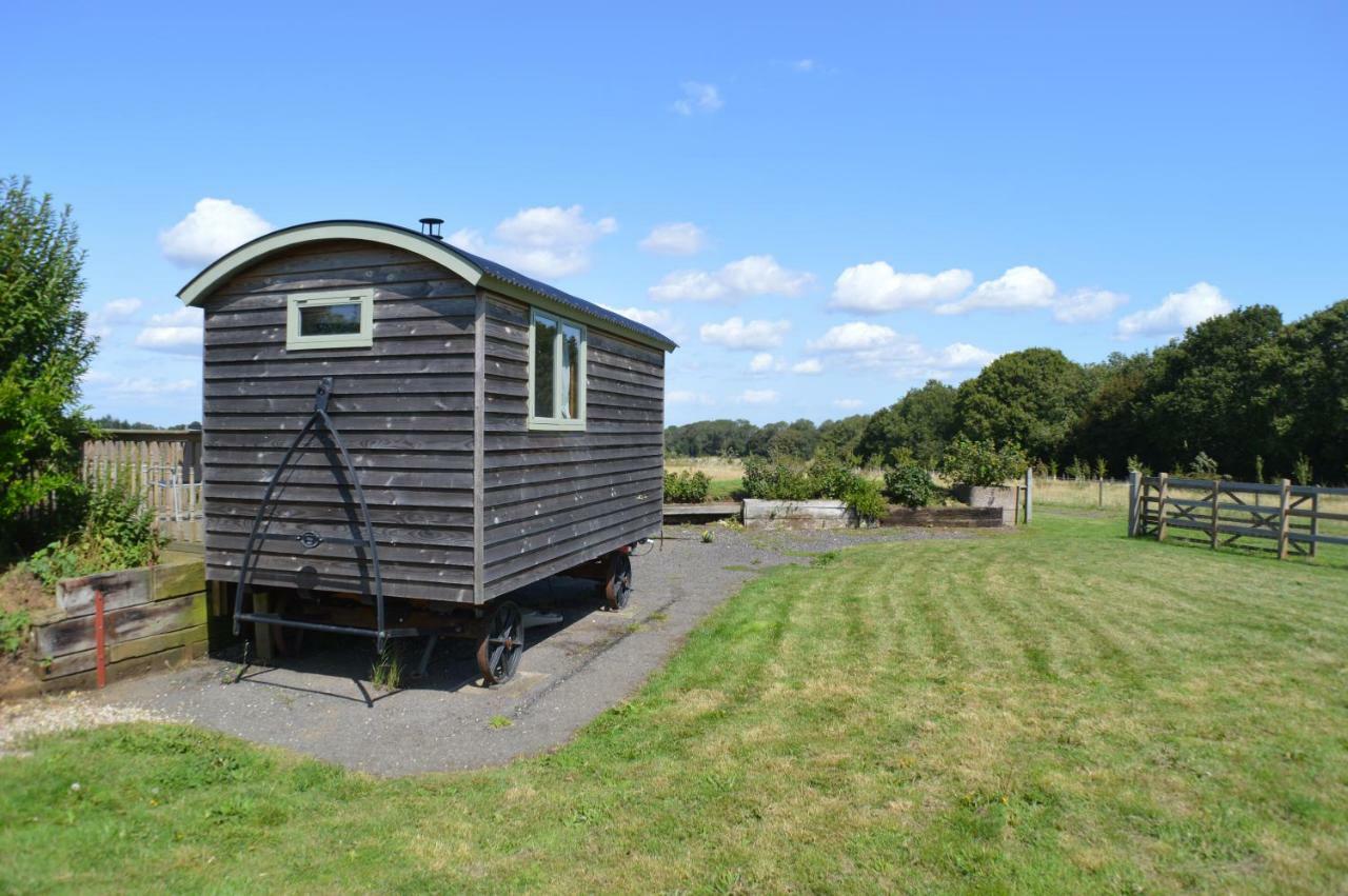 Rose Shepherds Hut Badlesmere Exterior photo