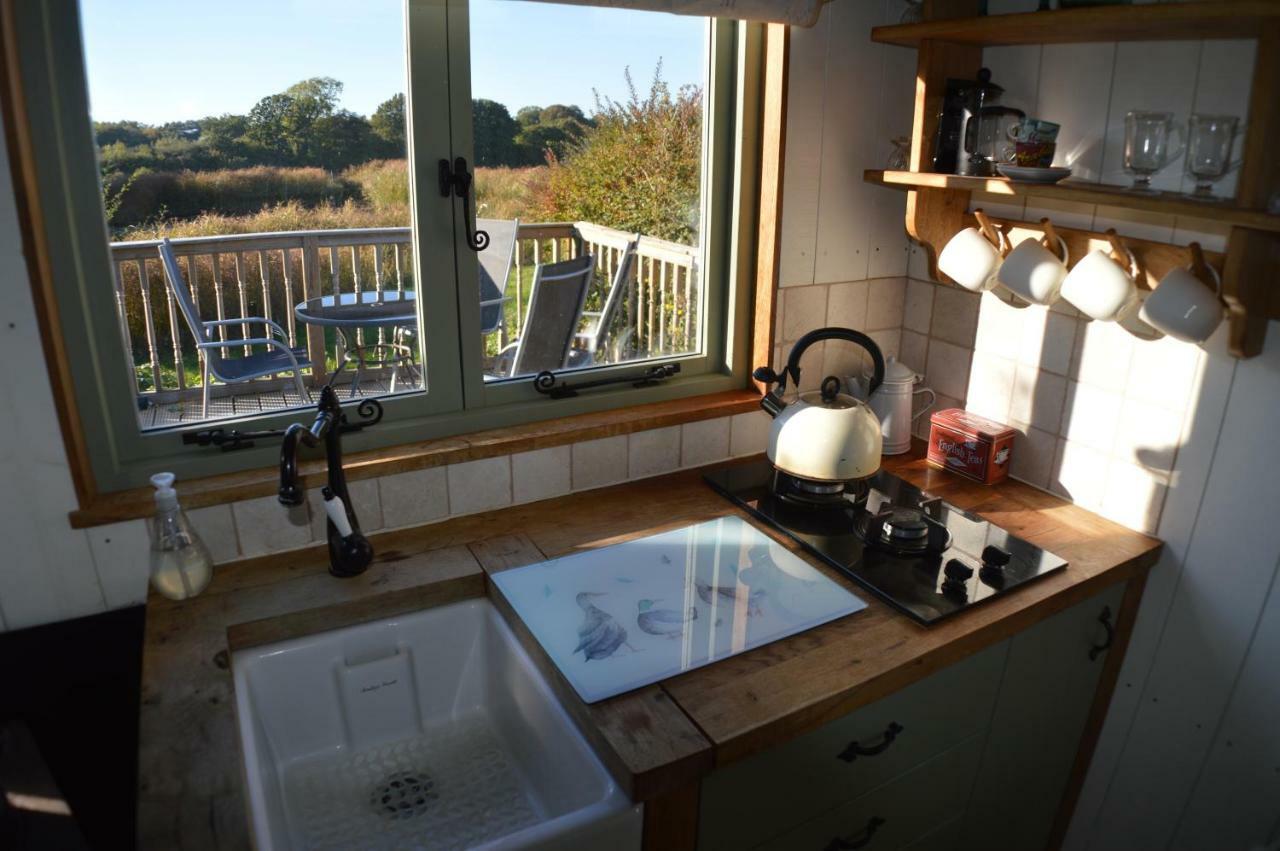 Rose Shepherds Hut Badlesmere Exterior photo